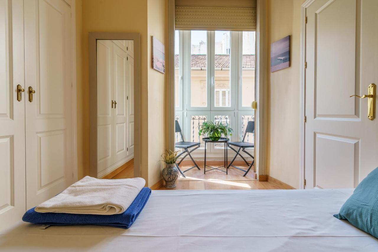 Bright Two-Bedroom Apartment In The Historic Center Malaga Exterior photo